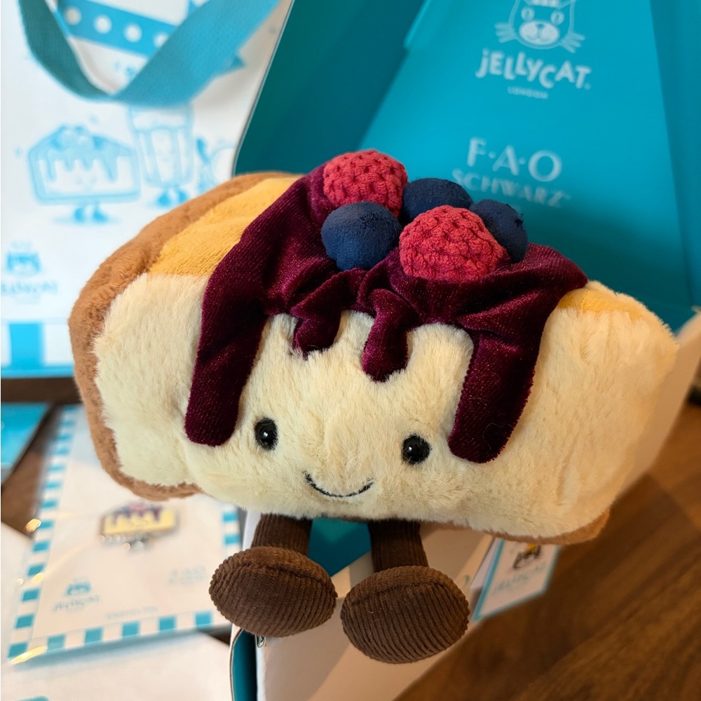 Jellycat NYC Diner Exclusive Cheesecake Plush (comes with all accessories) BNWT